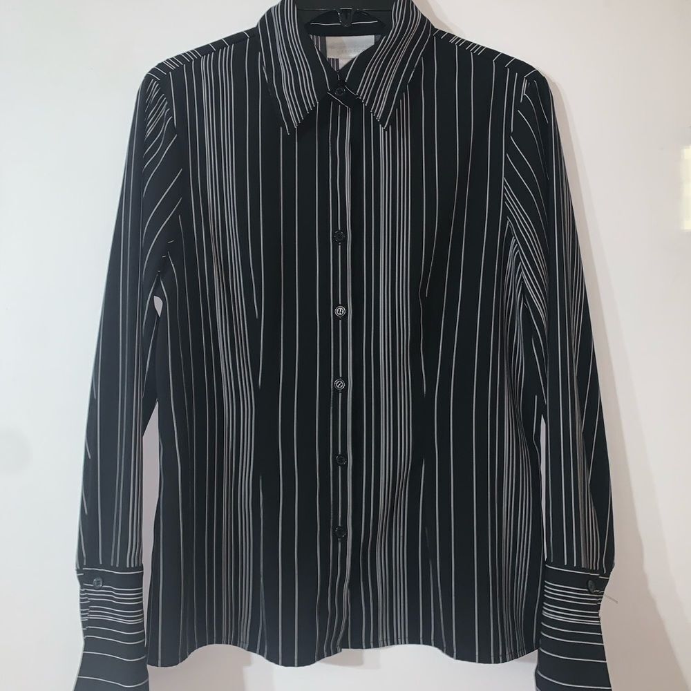 😊3/$30 Sz M women’s Worthington Stretch Black & White stripe button down top